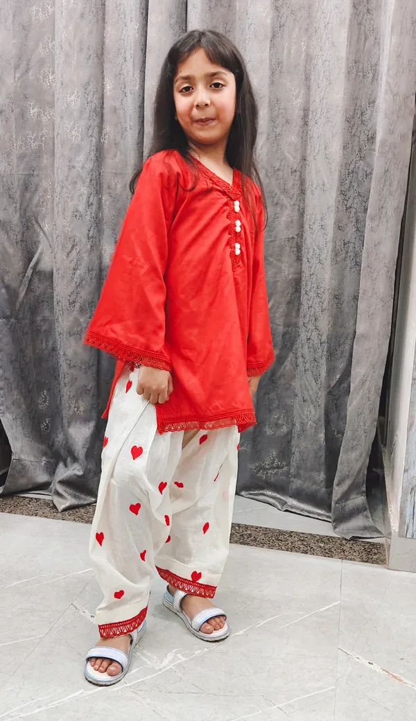 Hania_Look_Pakistani_Dress_Red_1