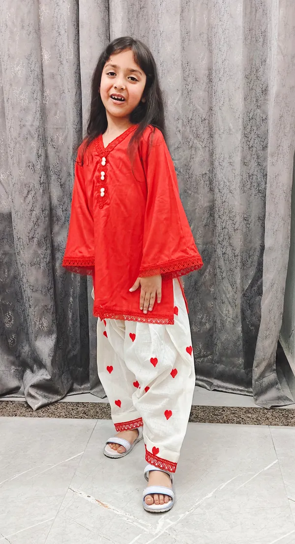 Hania_Look_Pakistani_Dress_Red_1