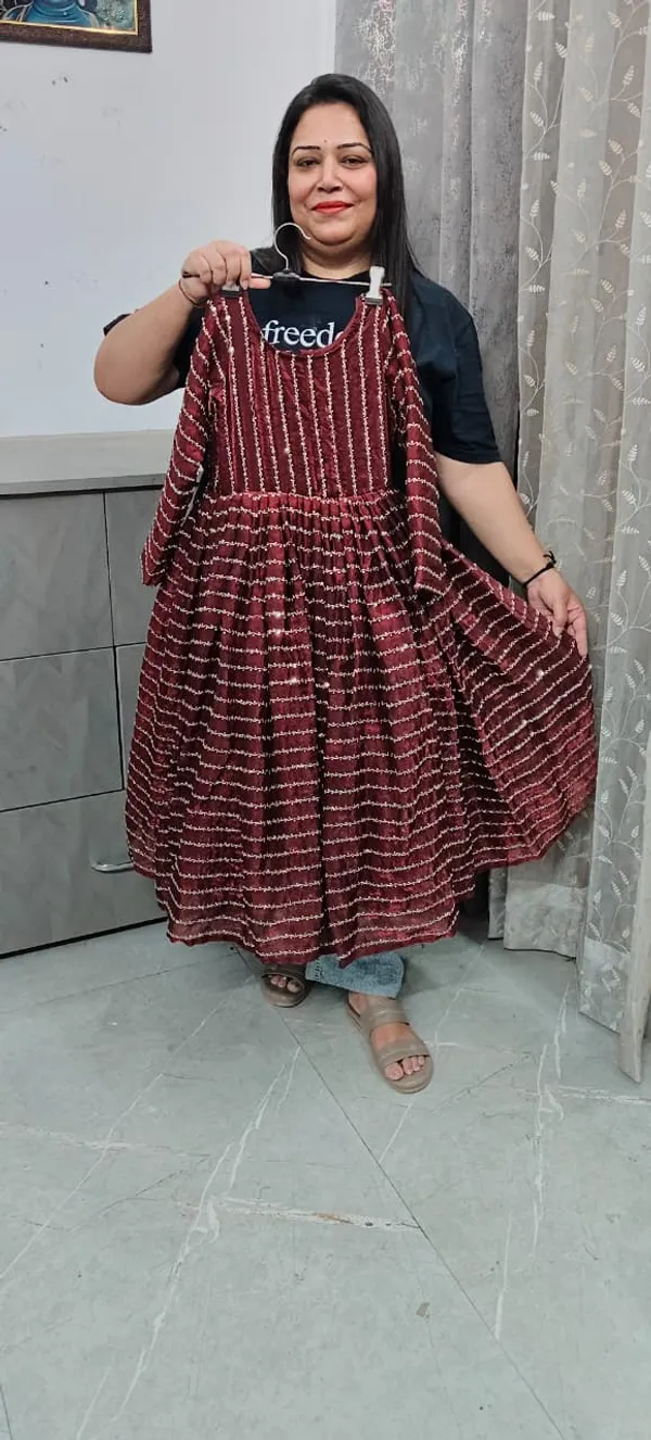 Handwork_Gawn_Maroon