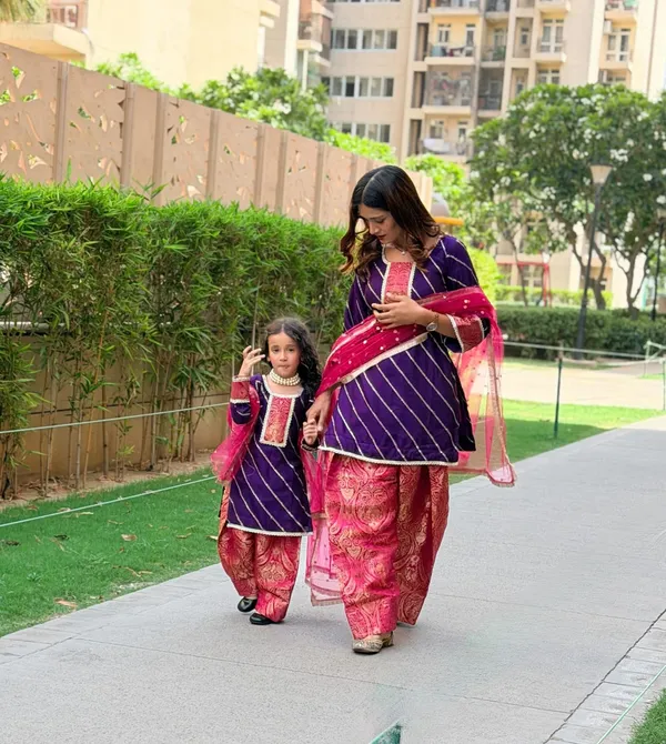 Luxury_Silk_Mother_Daughter_Matching_Outfits_Purple