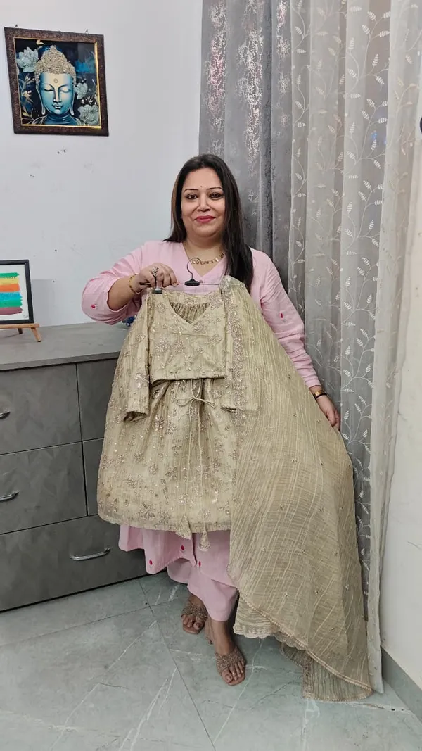 Premium_Crush_Handwork_Lehnga