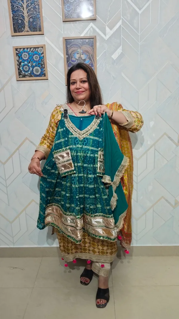Gulnaar_Royal_Maroon