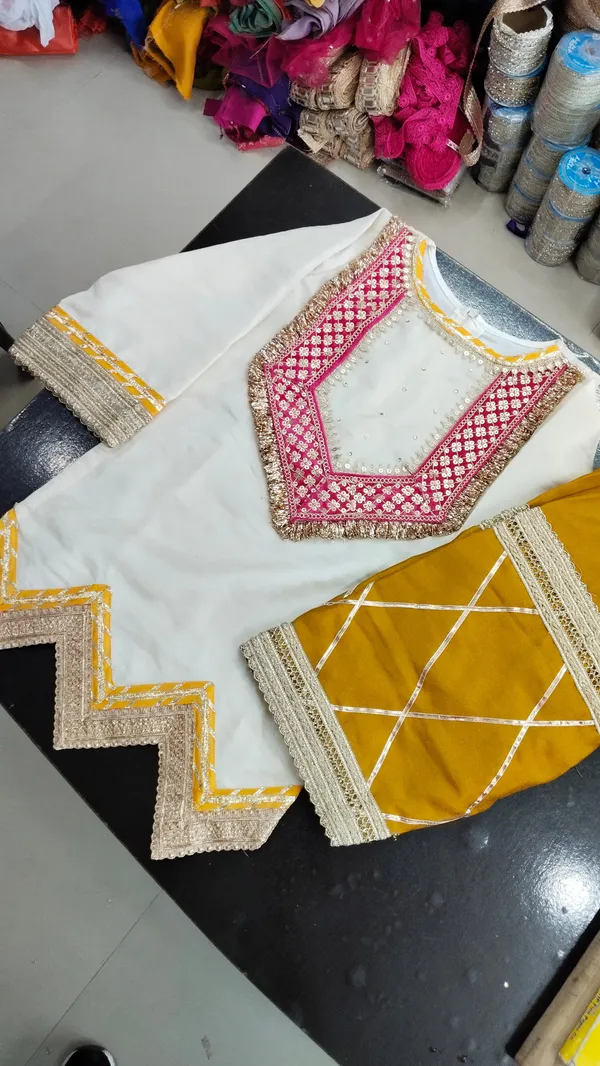 Gulmohar_Farshi_Suits_Rani