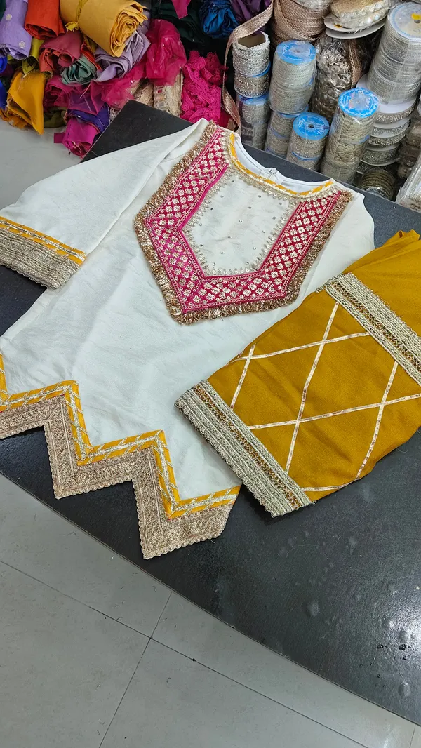 Gulmohar_Farshi_Suits_Rani