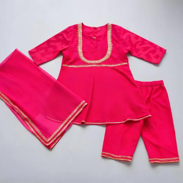 Pink_Cotton_Matka_Lace_Work_Suit_Set_For_Kids