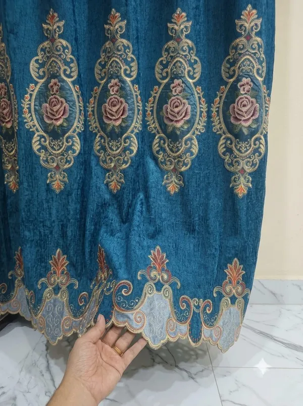 Velvet_Traditional_Floral_Embroidered_Curtain