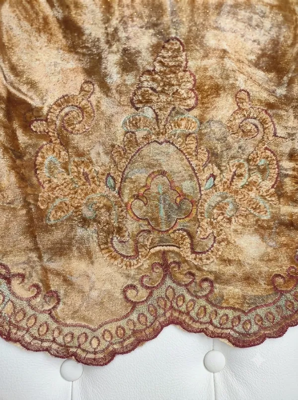 Velvet_Embroidered_Floral_Pattern_Curtain