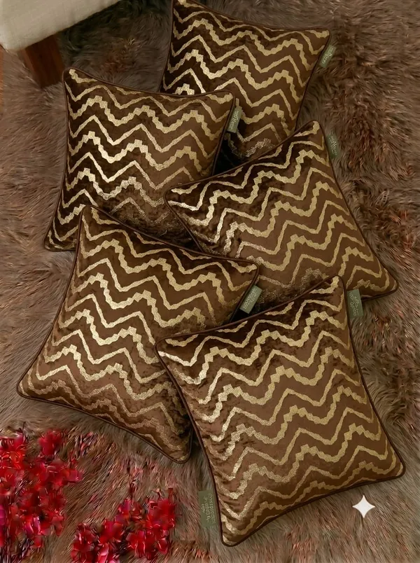 Brown_Decorative_Zigzag_Pattern_Cushion_Covers