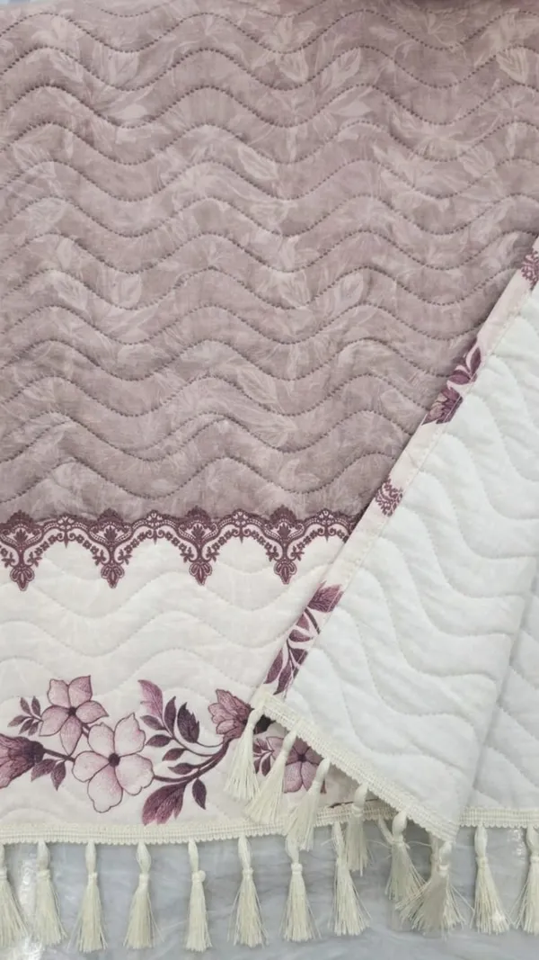 Quilted_Floral_Wave_Pattern_Dohar_With_Tassel_Border
