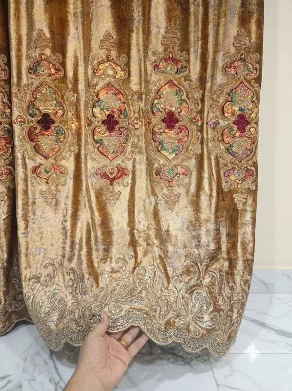 Velvet_Embroidered_Floral_Pattern_Curtain