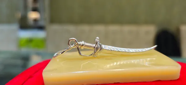 SILVER_JEWELLERY_KATAR_(TALWAR)_Pendent
