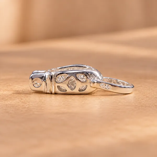 Silver_Jewellery_Katar_(ckhaku)_Pendant