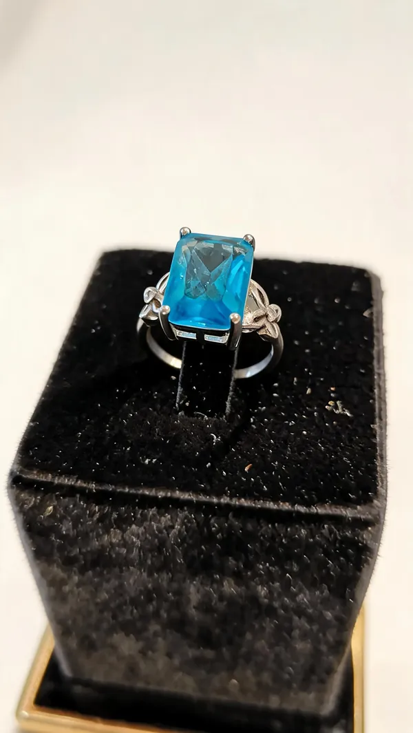 White_925_Silver_Statement_Ring_For_Jewellery