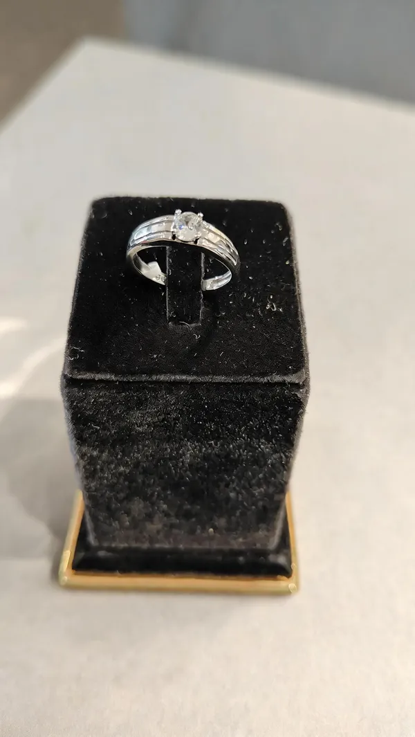 White_925_Silver_Ring_For_Jewellery