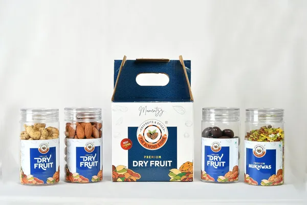 The_Almond_Store_Momentzz_Gift_Box_Chocolate_Almonds_Cashews_Mukhwas_465_Gm