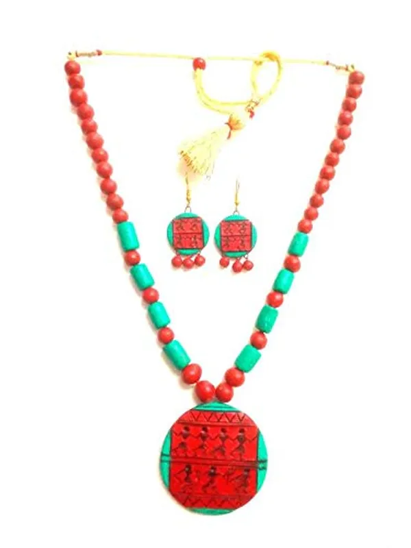 Tribal_Fashion_Eco_Friendly_Terracotta_Necklce_Is_In_Vogue_As_An_Accessory_With_The_Traditional