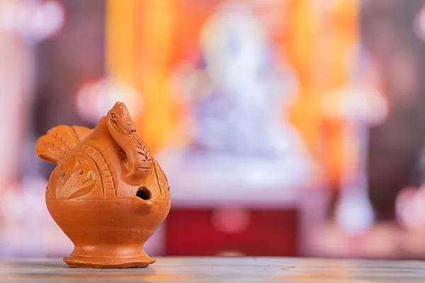 Terracotta_Peacock_Diya