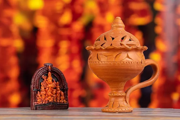 Terracotta_Dhunachi_With_Lid_And_Idol