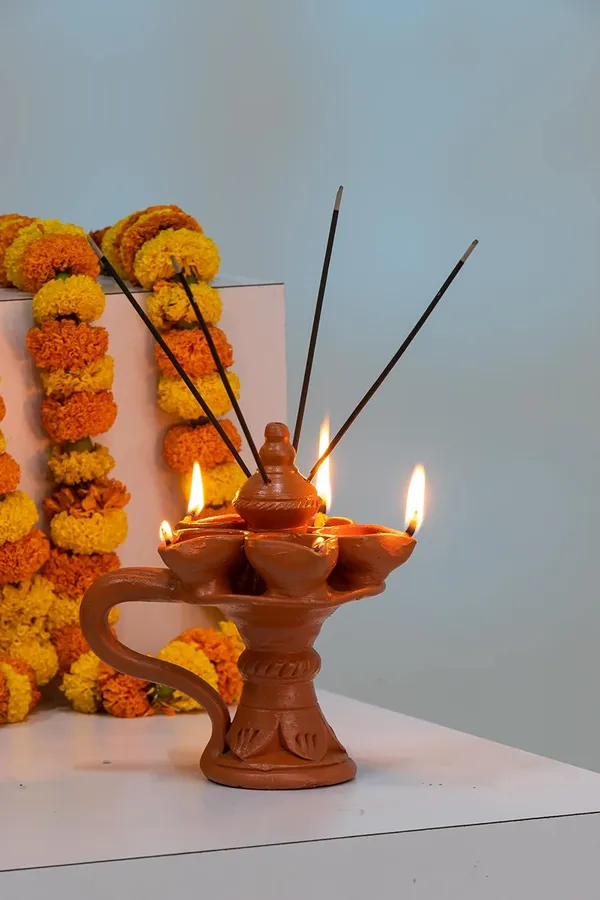 Terracotta_Diya_Stand_With_Incense_Holder