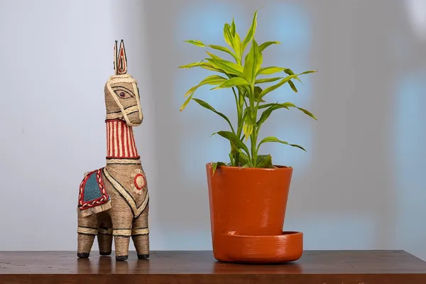 Terracotta_Self_Watering_Planter_With_Jute_Horse
