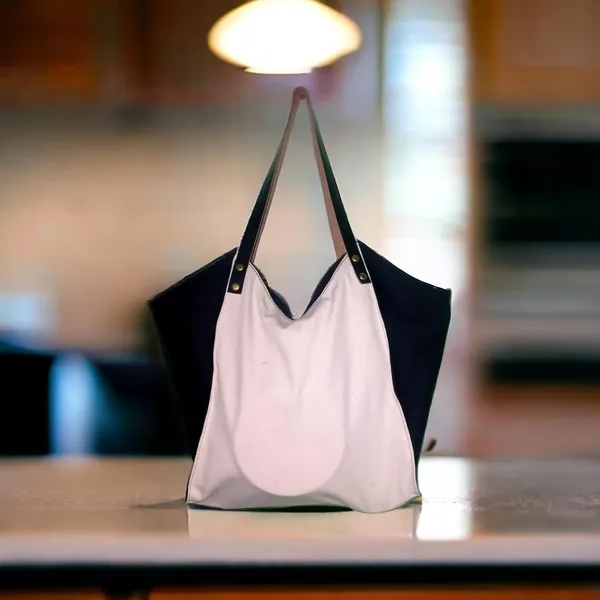 Canvas_Tote_Bag_With_Zip_And_Leather_Handle