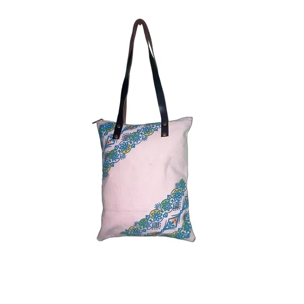 Canvas_Tote_Bag_With_Zip_And_Leather_Handle