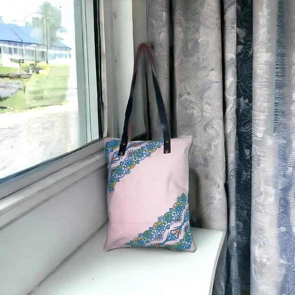 Canvas_Tote_Bag_With_Zip_And_Leather_Handle