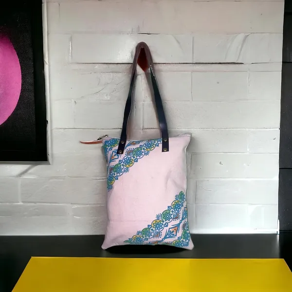 Canvas_Tote_Bag_With_Zip_And_Leather_Handle
