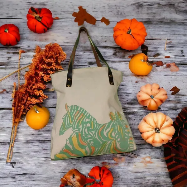 Canvas_Tote_Bag_With_Zip_And_Leather_Handle