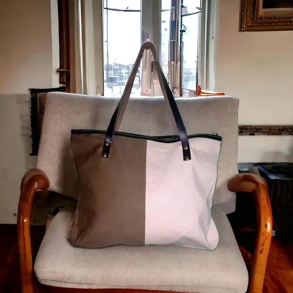 Canvas_Tote_Bag_With_Zip_And_Leather_Handle