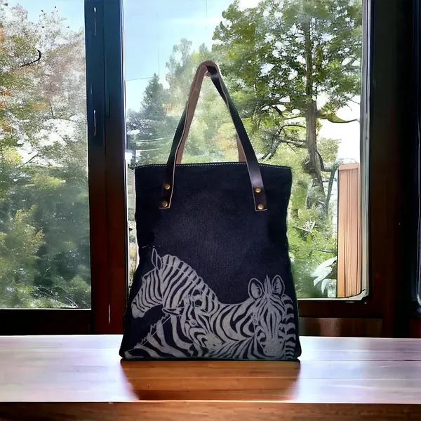 Canvas_Tote_Bag_With_Zip_And_Leather_Handle