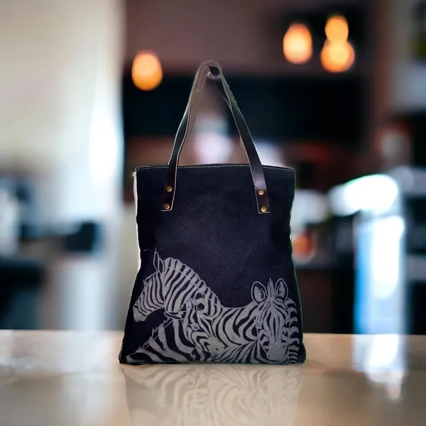 Canvas_Tote_Bag_With_Zip_And_Leather_Handle