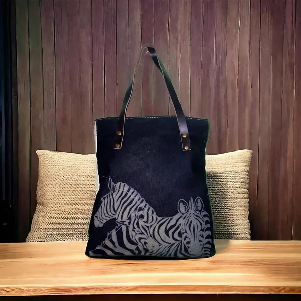 Canvas_Tote_Bag_With_Zip_And_Leather_Handle