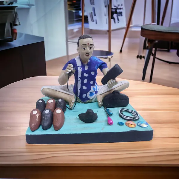 Handmade_Clay_Cobbler_Figurine
