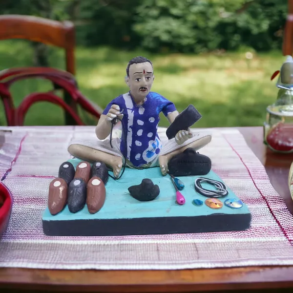 Handmade_Clay_Cobbler_Figurine