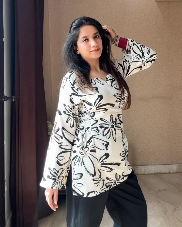 PHOOL_SHORT_KURTI_(WOMEN)