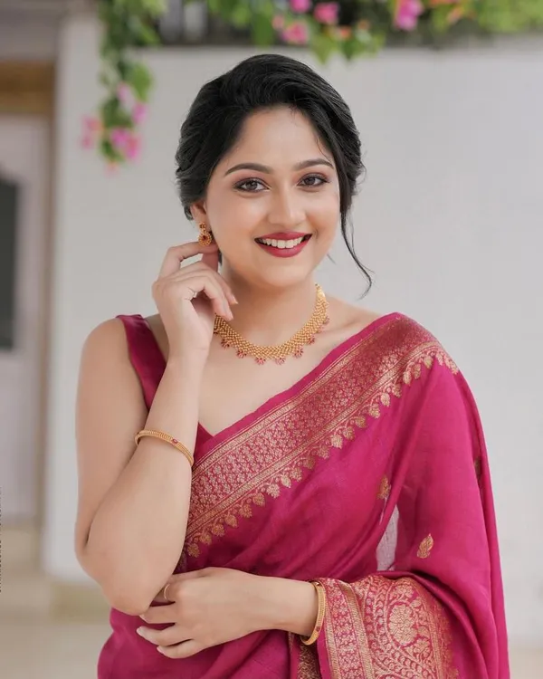 Pink_Woven_Saree_For_Women