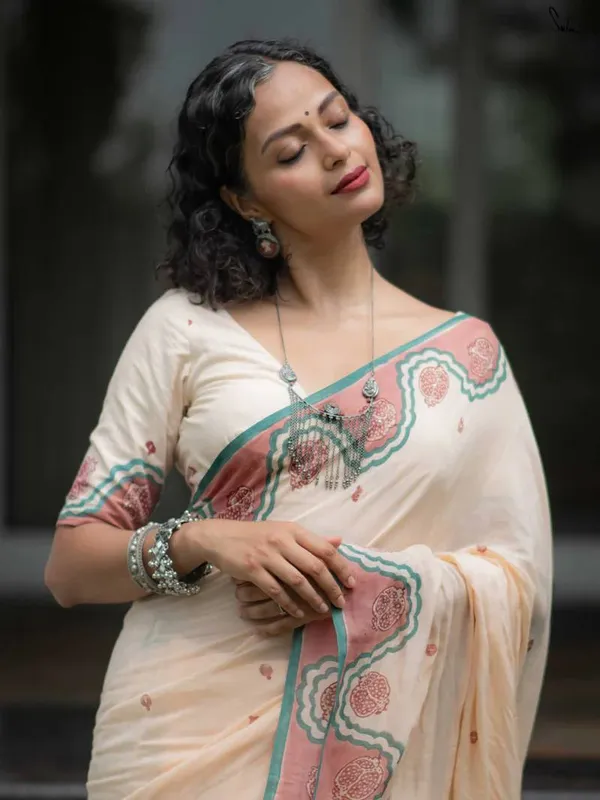 Cream_Printed_Saree_for_Women