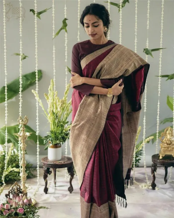 Maroon_Brocade_Saree_for_Women