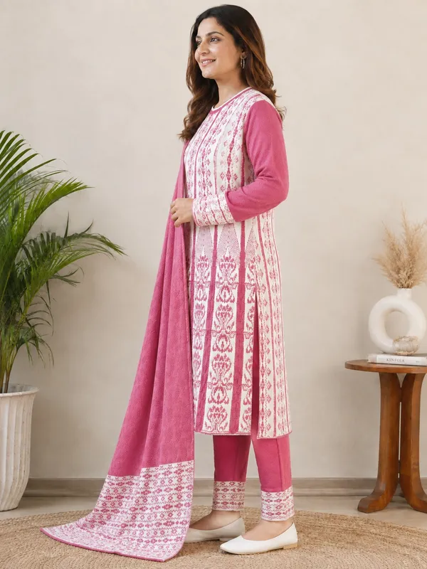 Pink_Kurti_3-Piece_Set_For_Women