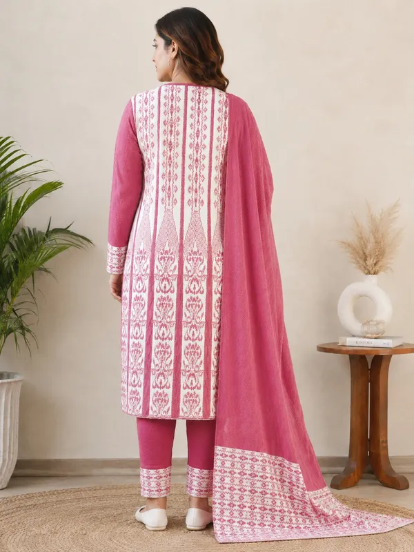 Pink_Kurti_3-Piece_Set_For_Women