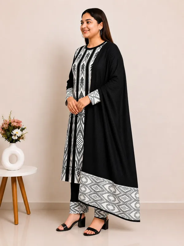 Black_Kurti_3-Piece_Set_For_Women
