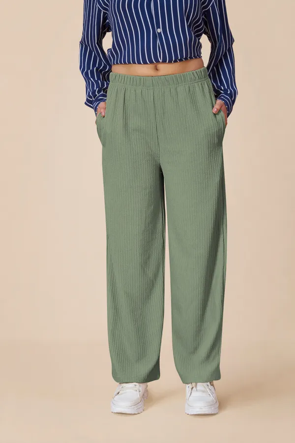 Green_Solid_Lycra_Trousers_For_Women