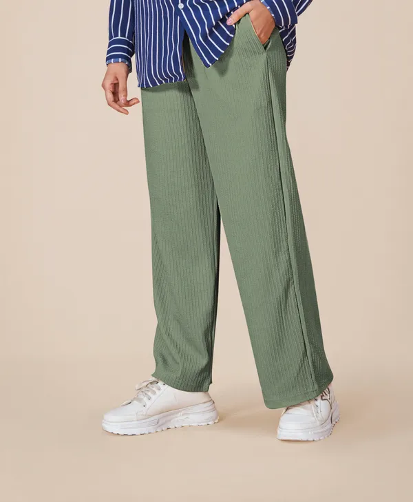 Green_Solid_Lycra_Trousers_For_Women