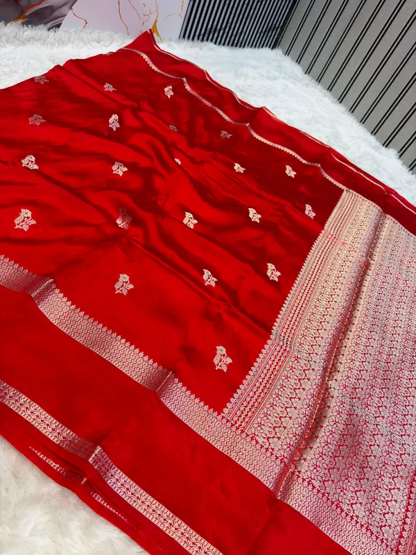 Red_Seli_Katan_Silk_Woven_Floral_Ethnic_Saree_For_Women