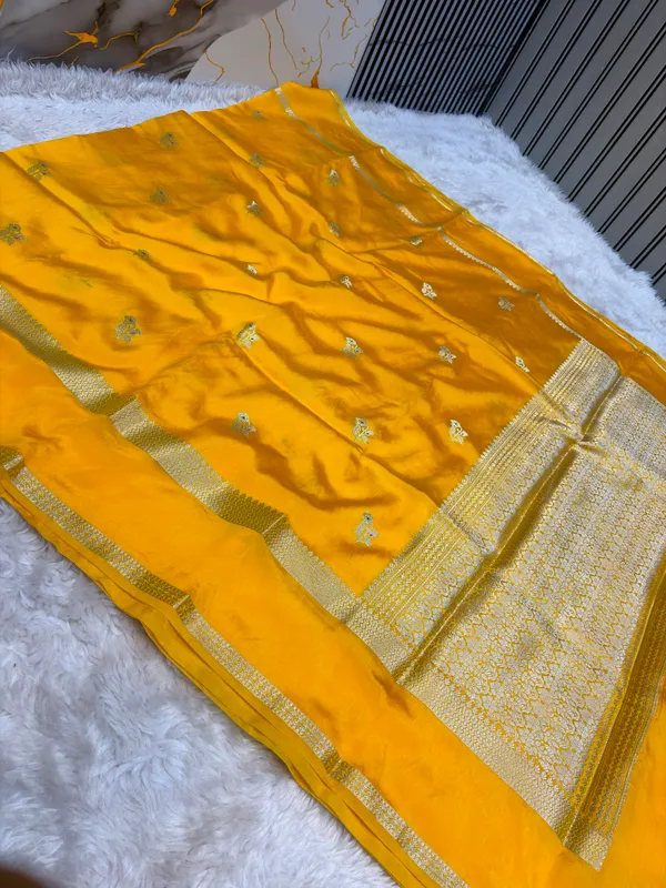 Yellow_Seli_Katan_Silk_Woven_Zari_Floral_Saree_For_Women