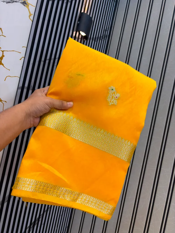 Yellow_Seli_Katan_Silk_Woven_Zari_Floral_Saree_For_Women