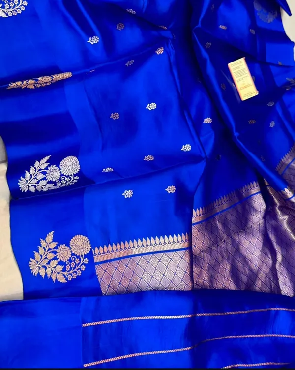 Blue_Seli_Katan_Silk_Woven_Zari_Floral_Saree_For_Women