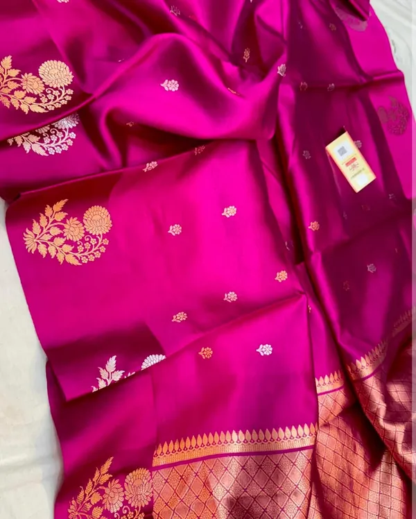 Magenta_Seli_Katan_Silk_Woven_Zari_Floral_Saree_For_Women