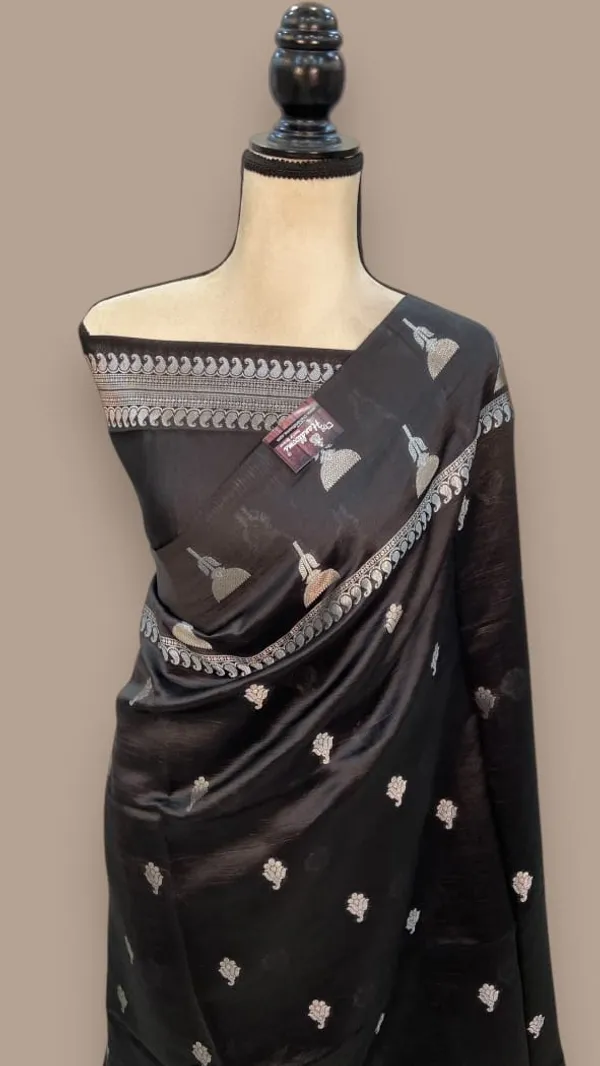 Black_Traditional_Pattern_Saree_for_Women